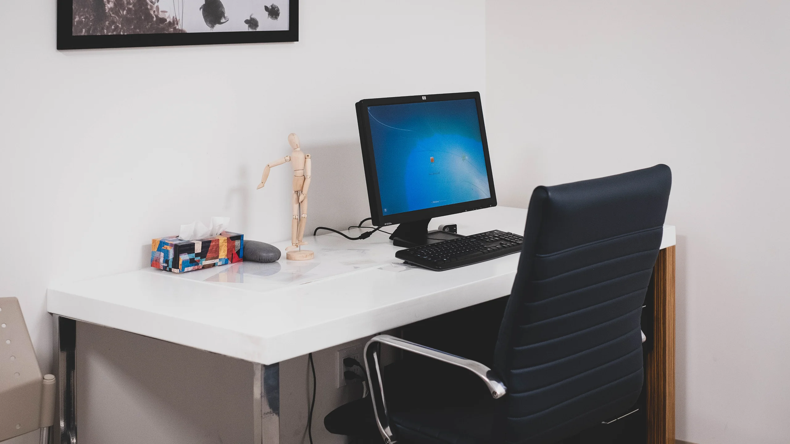 Spacious desk with wood grain in consultation workspace